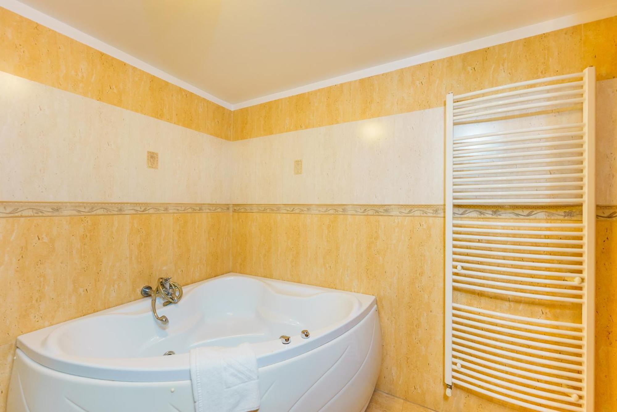 Crisana Hotel 3*