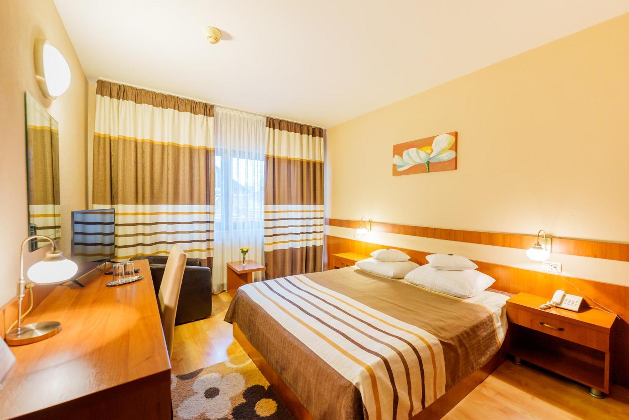 Hotel Crisana 3*
