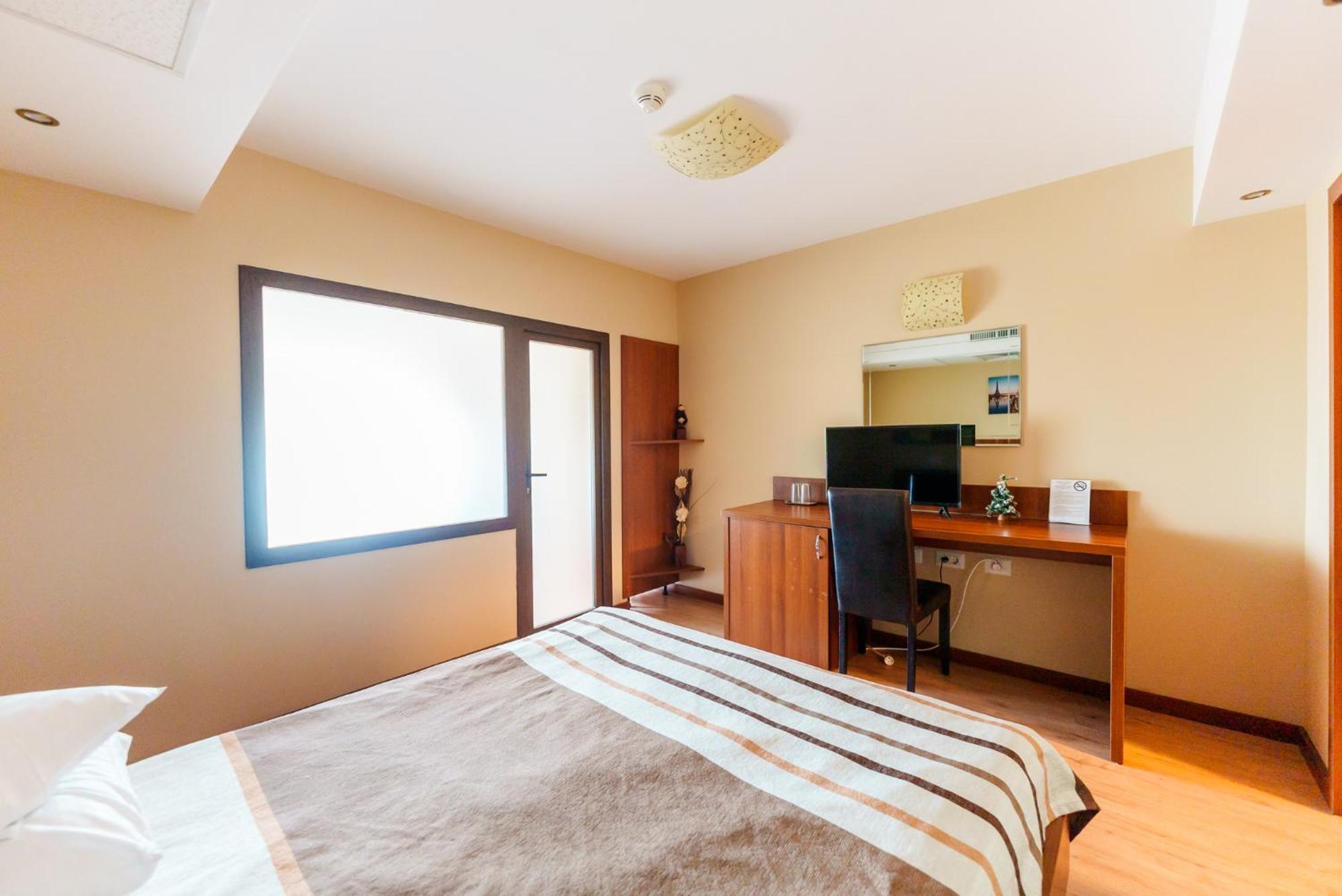 Crisana Hotel